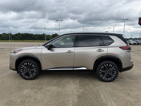 New 2026 Nissan Rogue Platinum w/ Tech Package AWD/4WD image 2