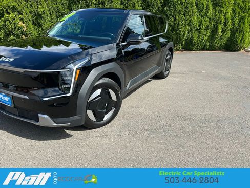 Used 2024 Kia EV9 Light Long Range RWD image 2