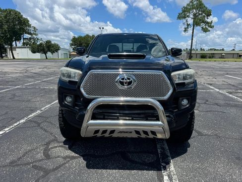 Used 2016 Toyota Tacoma TRD Sport w/ Towing Package AWD/4WD image 3