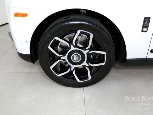 Used 2023 Rolls-Royce Cullinan Black Badge w/ Driver's Package image 43