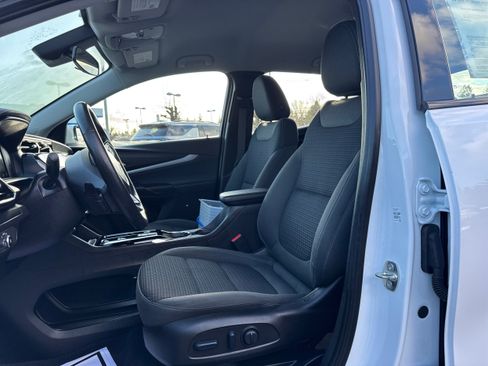 Used 2022 Chevrolet Bolt EUV LT w/ Comfort Package image 9
