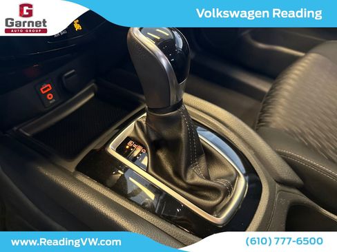 Used 2017 Nissan Rogue SV w/ SV Premium Package image 32