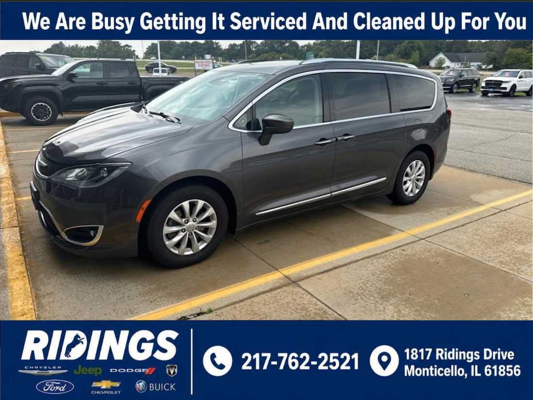 Used 2018 Chrysler Pacifica Touring-L Plus FWD image 1