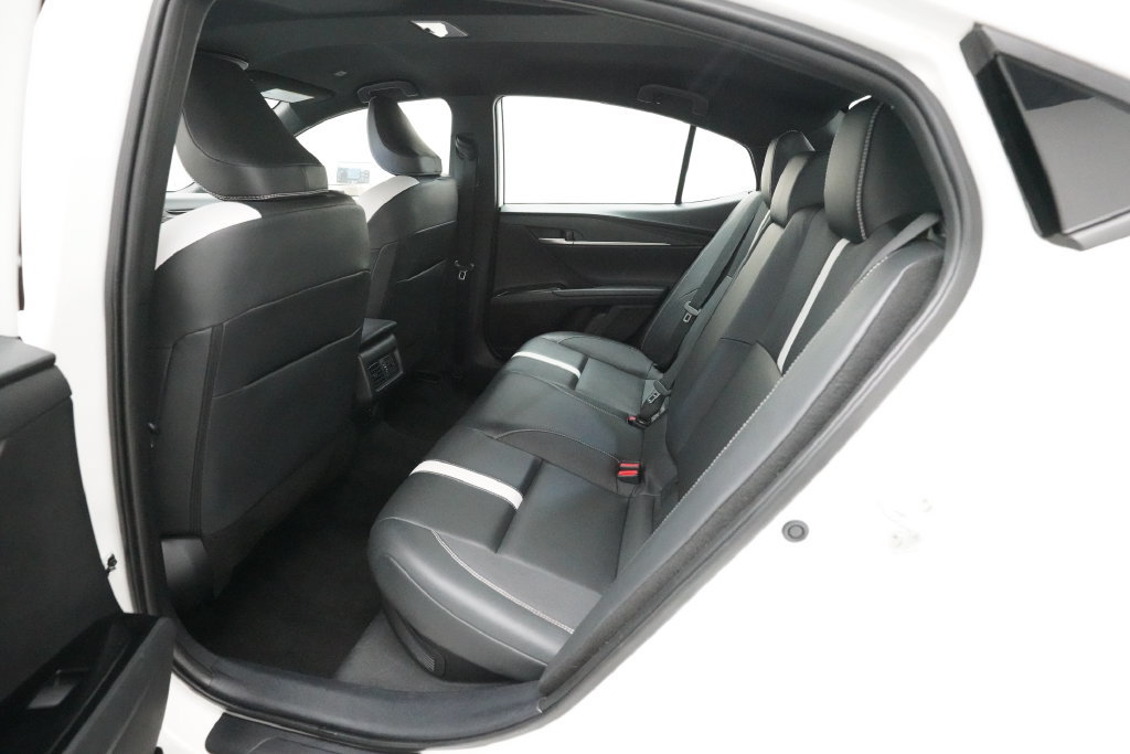 Used 2025 Toyota Camry SE FWD image 15