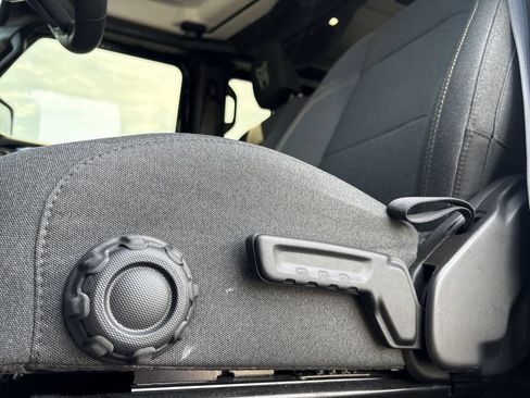 Used 2024 Jeep Wrangler Unlimited Sport AWD/4WD image 20