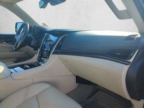 Used 2020 Cadillac Escalade ESV Premium Luxury AWD/4WD image 29