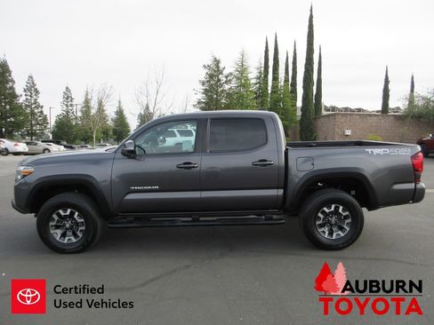 Certified 2018 Toyota Tacoma TRD Off-Road image 9