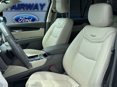 Used 2024 Cadillac XT6 Premium Luxury w/ Technology Package FWD image 11