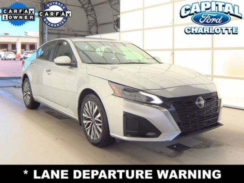 Used 2023 Nissan Altima 2.5 SV AWD/4WD image 4