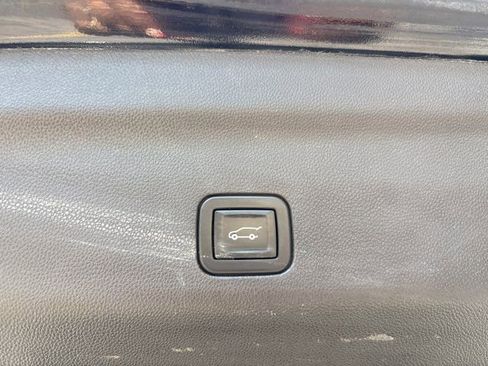 Used 2021 Chevrolet Tahoe Z71 w/ Z71 Signature Package image 18