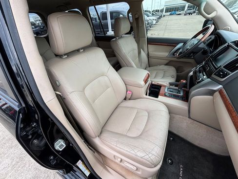 Used 2013 Toyota Land Cruiser image 28