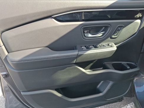 Used 2025 Honda Pilot Touring image 14