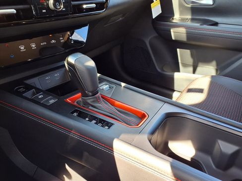 New 2026 Nissan Kicks SR w/ Cold Weather Package image 17