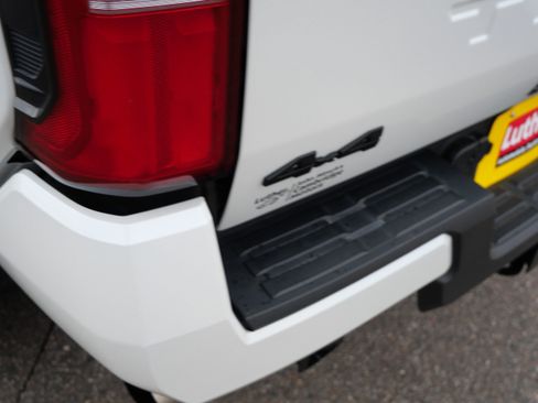 Used 2025 Toyota Tacoma TRD Sport AWD/4WD image 25