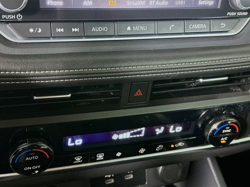 Used 2025 Nissan Rogue SV image 23