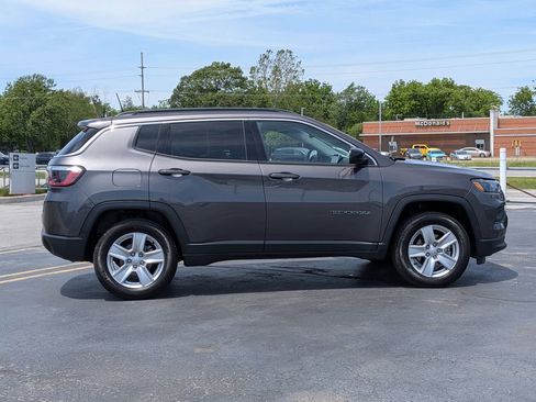 Used 2022 Jeep Compass Latitude w/ Convenience Group AWD/4WD image 8