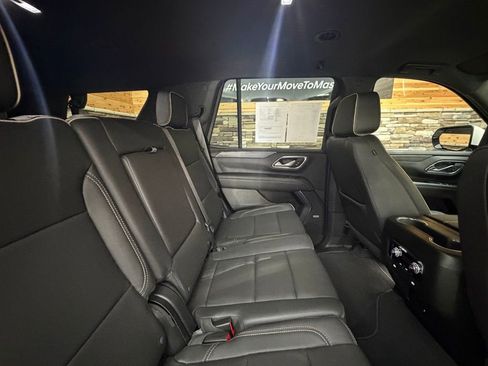 Used 2023 GMC Yukon SLT AWD/4WD image 32