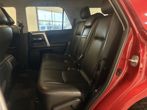 Used 2017 Toyota 4Runner SR5 AWD/4WD image 31