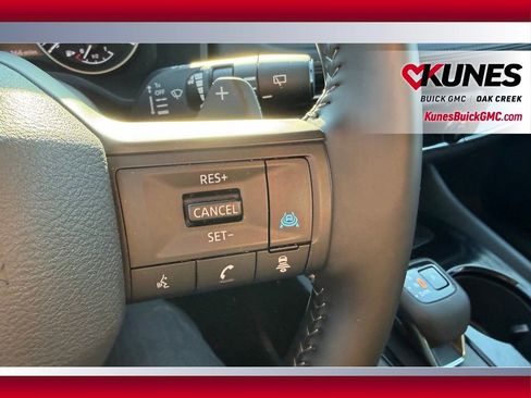 Used 2025 Nissan Rogue SV image 15