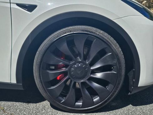 Used 2023 Tesla Model Y Performance AWD/4WD image 17