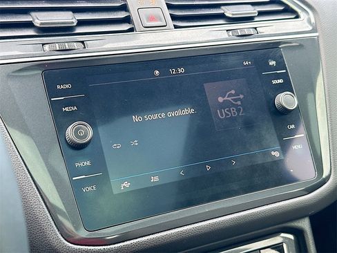 Used 2020 Volkswagen Tiguan SE image 13