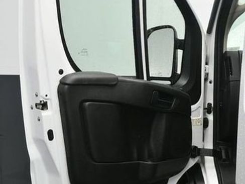 Used 2025 RAM ProMaster 2500 w/ Convenience Group FWD image 15