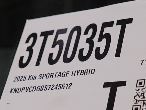 Used 2025 Kia Sportage EX AWD/4WD image 30