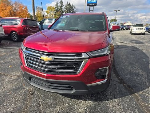 Used 2023 Chevrolet Traverse LT image 5
