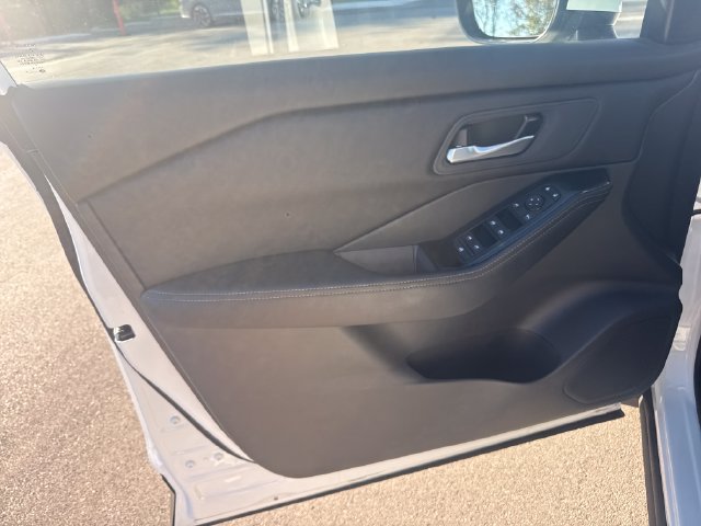 Certified 2026 Nissan Rogue SV AWD/4WD image 13