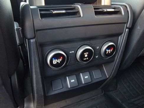 Used 2024 Land Rover Defender 130 X-Dynamic SE image 27