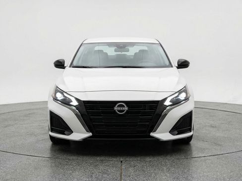 Used 2025 Nissan Altima 2.5 SV image 2