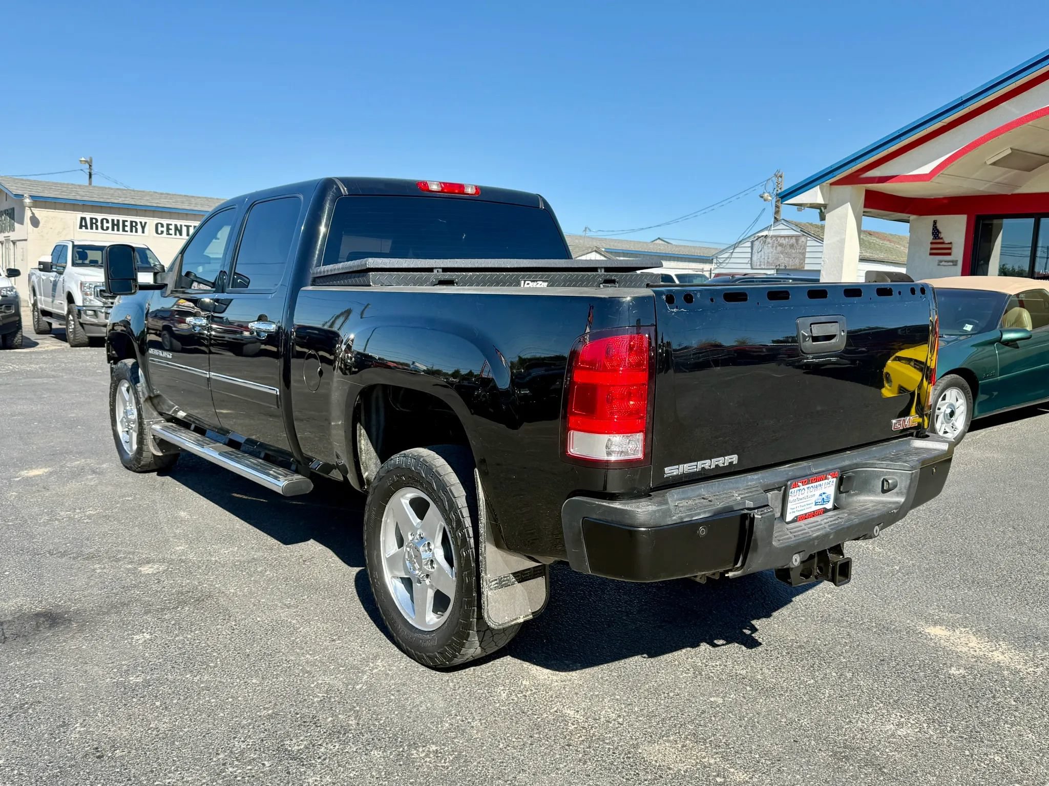 Used 2011 GMC Sierra 2500 Denali AWD/4WD image 3