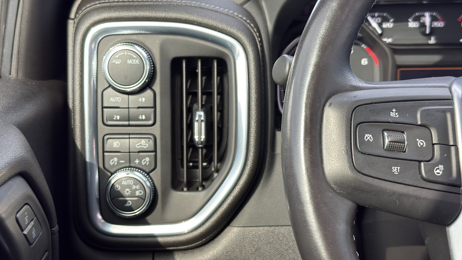 Used 2022 GMC Sierra 1500 SLT AWD/4WD image 17