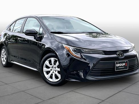 Used 2024 Toyota Corolla LE FWD image 3