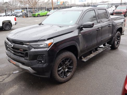 Certified 2025 Chevrolet Colorado Z71 w/ Midnight Edition image 16