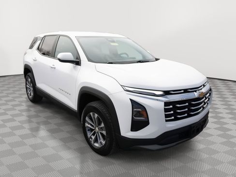 Used 2025 Chevrolet Equinox LT AWD/4WD image 3