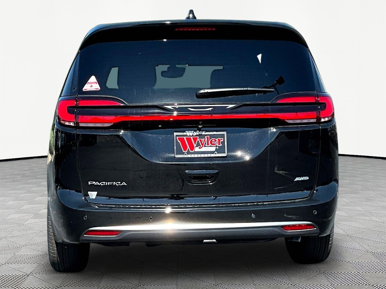 New 2027 Chrysler Pacifica Select AWD/4WD image 5