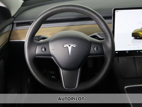 Used 2023 Tesla Model 3 Standard Range image 3