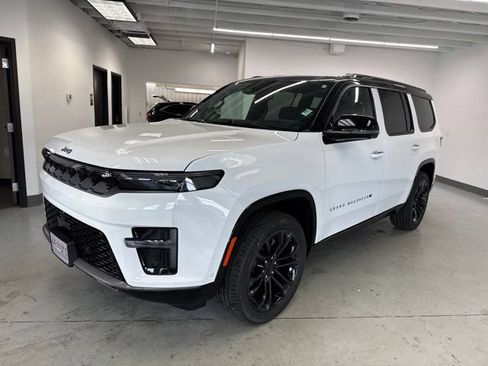 New 2026 Jeep Grand Wagoneer Summit AWD/4WD image 3