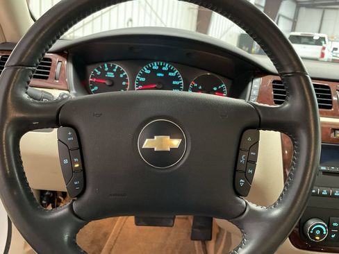 Used 2010 Chevrolet Impala LT w/ Luxury Edition Package FWD image 17