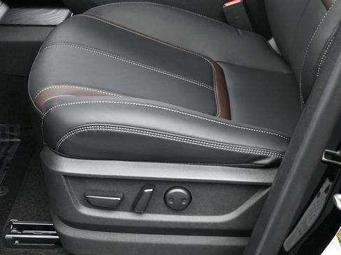 New 2026 Nissan Armada SL image 17