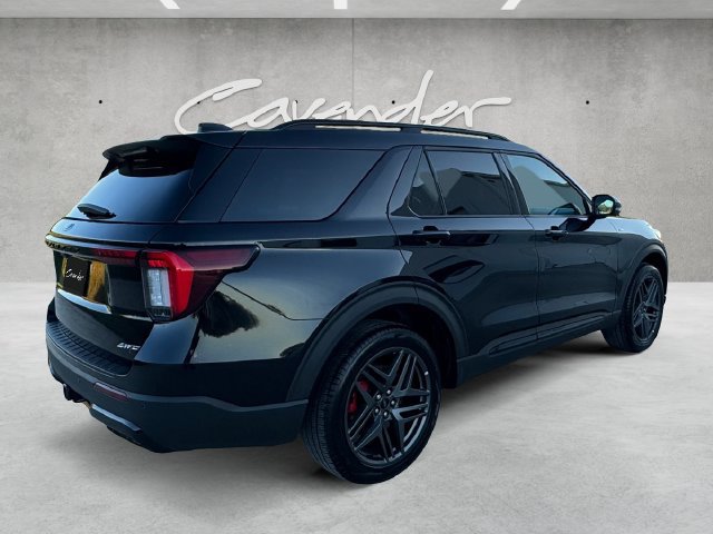 Used 2025 Ford Explorer ST-Line w/ ST-Line Street Pack AWD/4WD image 16
