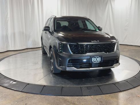 Certified 2025 Kia Sorento EX image 3