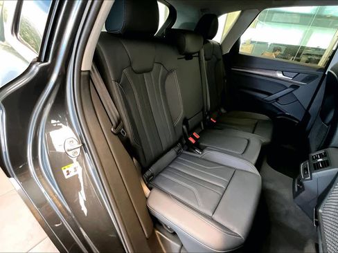 Certified 2025 Audi Q5 2.0T Premium Plus w/ Premium Plus Package image 19