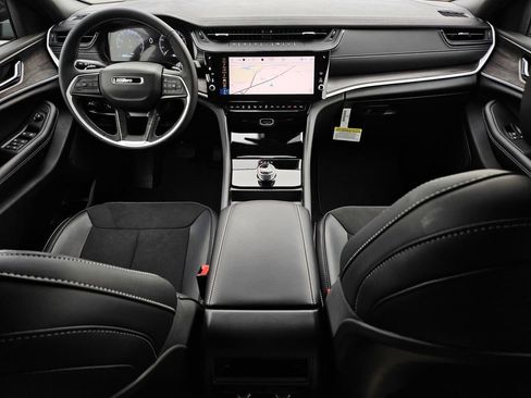 New 2026 Jeep Grand Cherokee Altitude RWD image 32