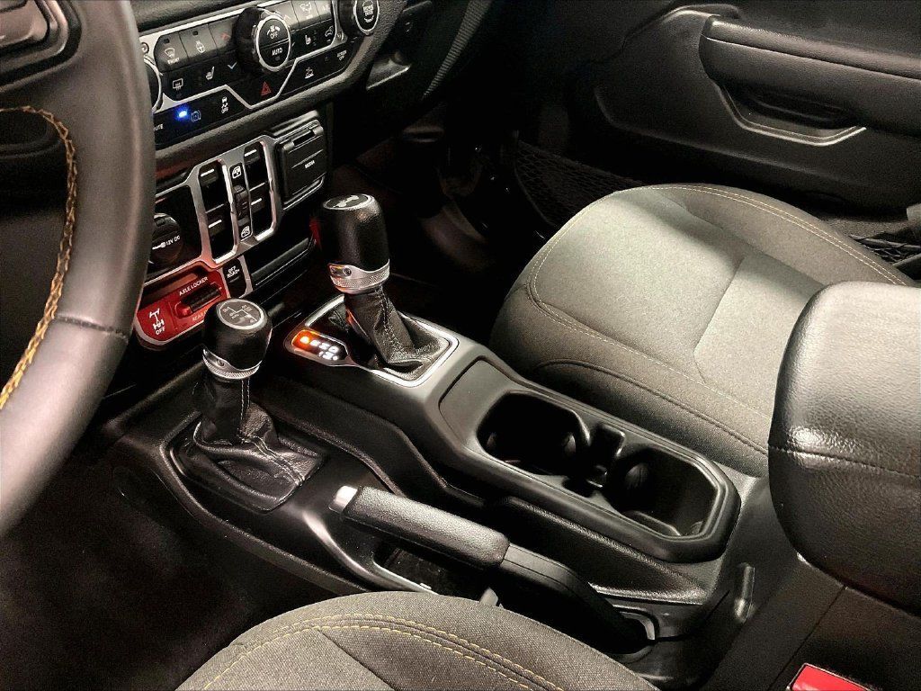 Used 2024 Jeep Wrangler Unlimited AWD/4WD image 21