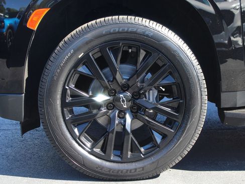 Used 2023 Chevrolet Suburban Premier image 25