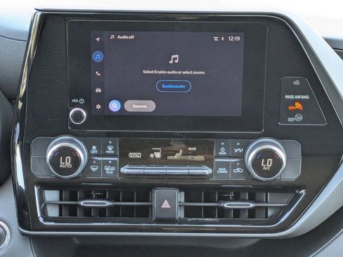 Used 2023 Toyota Highlander LE image 23