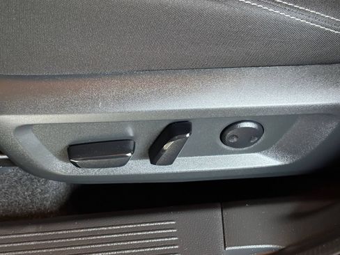 Used 2025 Nissan Rogue SV FWD image 22