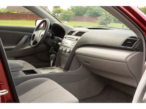 Used 2009 Toyota Camry LE FWD image 16